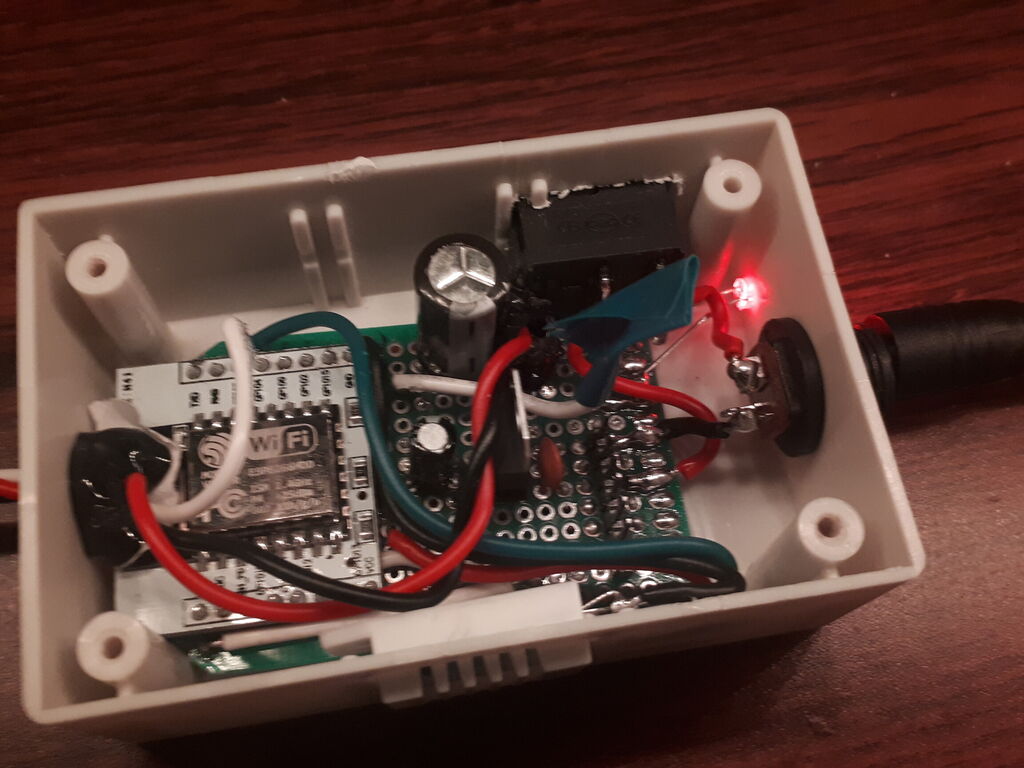 Soldered perfboard inside the creme white case without cover, connected and soldered to everything